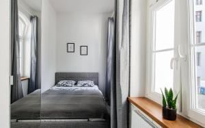 Ліжко або ліжка в номері Smart Rental Management Stara Oficyna Apartments