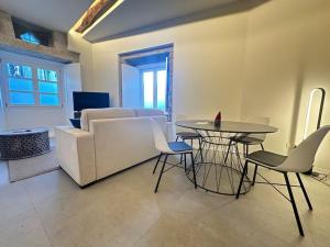 a living room with a couch and a table and chairs at Luxury Downtown C. Del Tratado B in Vigo