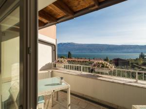 a balcony with a table and a view of the water at B&B Vistalago in Toscolano Maderno