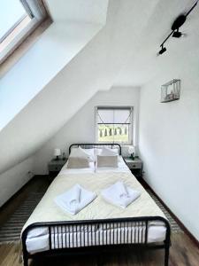 Кровать или кровати в номере Domek w Skrudzinie