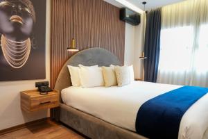 Voodi või voodid majutusasutuse Le M Hôtel toas