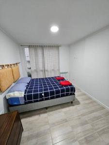 a bedroom with a bed and a wooden floor at A estrenar a mts de la playa in Mar del Plata