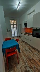Кухня або міні-кухня у Nelly Bergamo Apartments