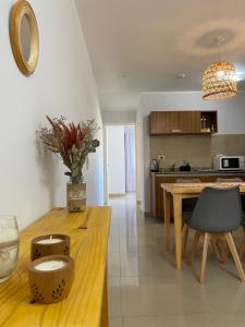 a kitchen and dining room with a table and chairs at Departamento espacioso en Salta in Salta