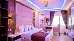 Katil atau katil-katil dalam bilik di Presken Hotels Ikoyi