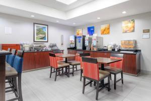 A restaurant or other place to eat at Comfort Inn
