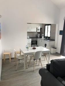Kuchyň nebo kuchyňský kout v ubytování casa sea front costa teguise
