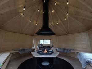 Posezení v ubytování Traditional cottage with hot tub