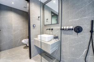 Um banheiro em Island Sea Side Hotel - Adults Only