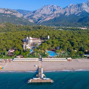 una vista aérea de una playa con un faro en Seven Seas Hotel Life - Ultra All Inclusive & Kids Concept en Kemer