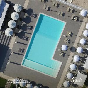 - une vue sur la piscine d'un complexe dans l'établissement Agriturismo Ciriè, à Cassano delle Murge
