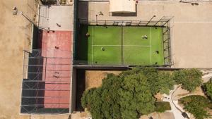 Tennis and/or squash facilities at Bungalows - Càmping El Solsonès or nearby
