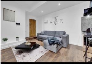 A seating area at flat1, 417 Fulham