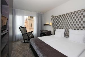 a hotel room with a large bed and a window at ARCOTEL John F Berlin in Berlin
