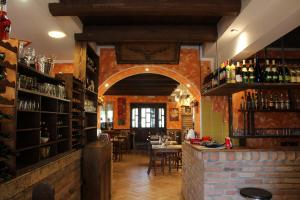 a bar in a restaurant with a brick wall at Casale del Gufo in Chiaravalle