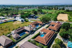 een uitzicht op een huis met een tuin bij Villa ABBIE ! Amazing Pool Villa for family and Friends in Hua Hin