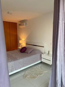 A bed or beds in a room at NICE DUPLEX, PRAIA