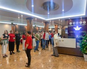 a group of people standing in a store lobby at Khách sạn Crown - Gần đại học Nông Lâm TN in Thái Nguyên