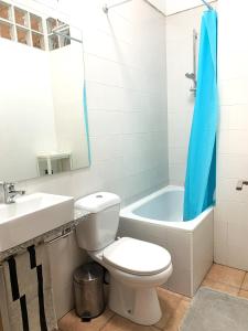 Ένα μπάνιο στο Parallel-Patio