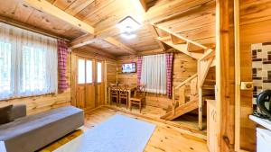 Μια τηλεόραση ή/και κέντρο ψυχαγωγίας στο Nani Boutique Hotel & Bungalow