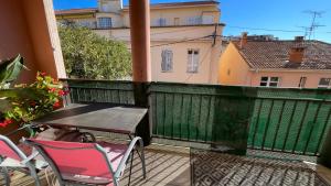 Balkón alebo terasa v ubytovaní Appartement Au Calme Tout Proche Du Centre