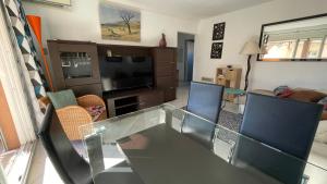 Televízia a/alebo spoločenská miestnosť v ubytovaní Appartement Au Calme Tout Proche Du Centre