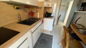 Kuchyňa alebo kuchynka v ubytovaní Appartement Au Calme Tout Proche Du Centre