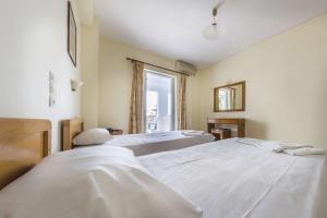 Postel nebo postele na pokoji v ubytování Laganas Holidays Hotel