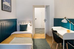 Posteľ alebo postele v izbe v ubytovaní WAWELOVE spacious 3 bedroom apt 1 min to Main Sq!