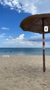 Foto dalla galleria di Luxury villa with a heated indoor pool and direct access to the beach a Nabeul