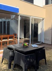 Foto dalla galleria di Luxury villa with a heated indoor pool and direct access to the beach a Nabeul