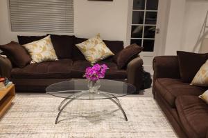 O zonă de relaxare la Inviting Relaxing 2-Bed House-Hampstead-London