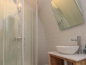 a bathroom with a sink and a shower at Lennon Lodge in Burton Fleming