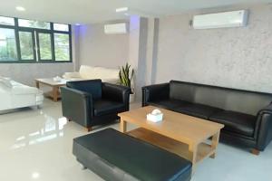 Area tempat duduk di Tera Guest House