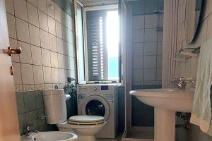 Phòng tắm tại Holiday House Casa Vacanze Vento di Mare