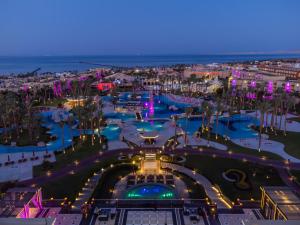 - une vue aérienne sur le complexe la nuit dans l'établissement Rixos Premium Seagate - Ultra All Inclusive, à Charm el-Cheikh