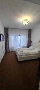 a large bedroom with two beds and a window at Haus am Berg in Vartop +45 photos