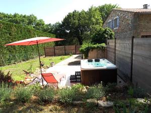Hồ bơi trong/gần Appartement en campagne au coeur du luberon