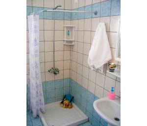 A bathroom at Hotel Helena Még 37 kép