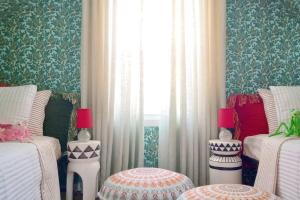 Posezení v ubytování Charming Family Home Sleeps 8 near DC, Historic Old Town VA, & National Harbor