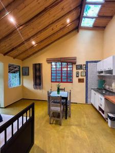 Kuchyň nebo kuchyňský kout v ubytování Casa Apu Honey Moon Suite Pague duas noites minimo e a terceira e brinde menos feriados