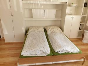 two beds sitting on a bed frame in a room at Deichgräfin 1 in Horumersiel +6 photos