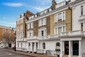 a large brick building with white trim at Unique 1 Bedroom Luxury Haven In Central London in London