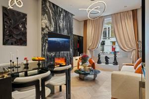 a living room with a table and a fireplace at Unique 1 Bedroom Luxury Haven In Central London in London