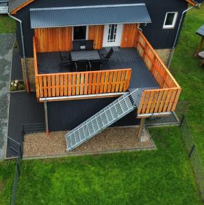 an overhead view of a deck with two benches and a staircase at Kleine Freiheit in Jübek