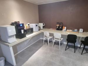 Kuchyň nebo kuchyňský kout v ubytování CC Hotel