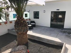 Balkón alebo terasa v ubytovaní Luxury Villa sea front Costa Teguise