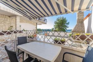 Balkón alebo terasa v ubytovaní Apartments Edita