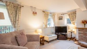 Istumisnurk majutusasutuses Picturesque Stone Cottage in the Heart of North Yorkshire Village - Hideaway Cottage +46 fotot