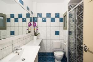 Bathroom sa V Hotel Delphi